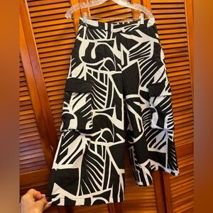 Black and white graphic print gauchos with for functional pockets